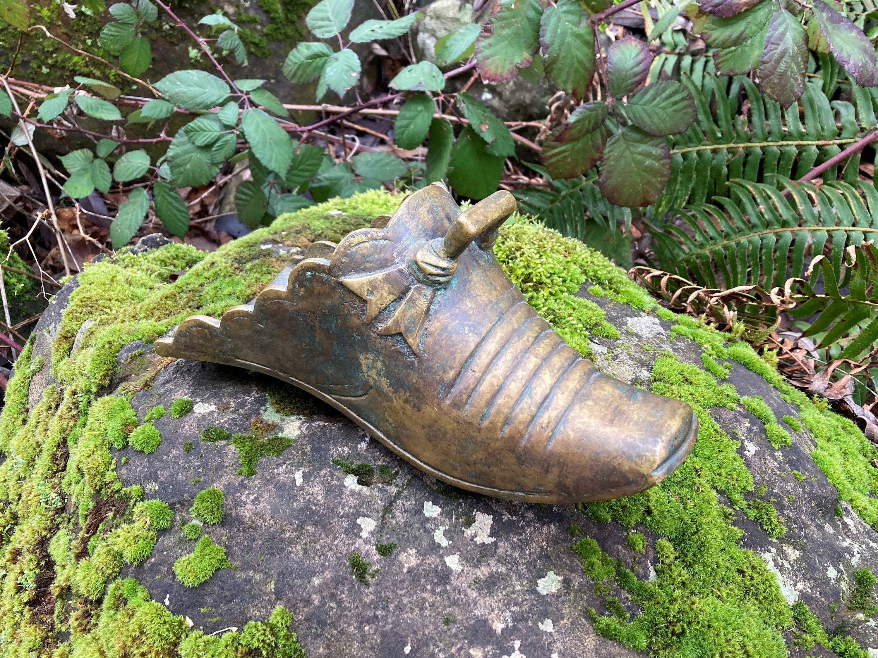 Ancien étrier De Cheval En Cuivre Et Laiton Gravé Fait Main - 18ème Siècle