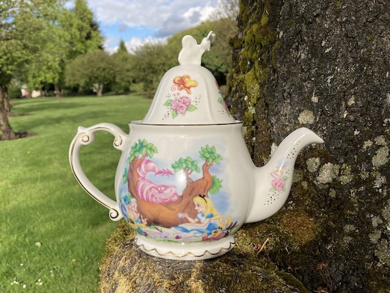 ディズニーパーク「不思議の国のアリス」ティーポット アリス