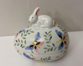 Vintage Andrea by Sadek Hand-Painted Porcelain Egg/Candy Dish/Trinket Box With Bunny on Lid