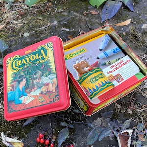 Vintage 1992 Crayola Crayons Christmas Holiday Tin / Storage Box w/ Teddy Bear Ornament & 64 NEW Unopened Crayons!