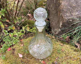 Vintage Anchor Hocking Clear Pressed Glass Decanter & Stopper (or Vase) w/ Sunburst Medallion Fan Pattern