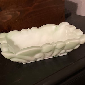 Rare Vintage Art Deco Style Green & White Swirl Akro Agate / Slag Glass Ashtray (Soap Dish!)