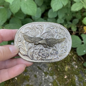 Vintage Cast Metal Silver-Tone Oval Belt Buckle w/ Flying American Bald Eagle & Filigree Pattern, Rope Edge (Western / Cowboy Clamp Buckle)