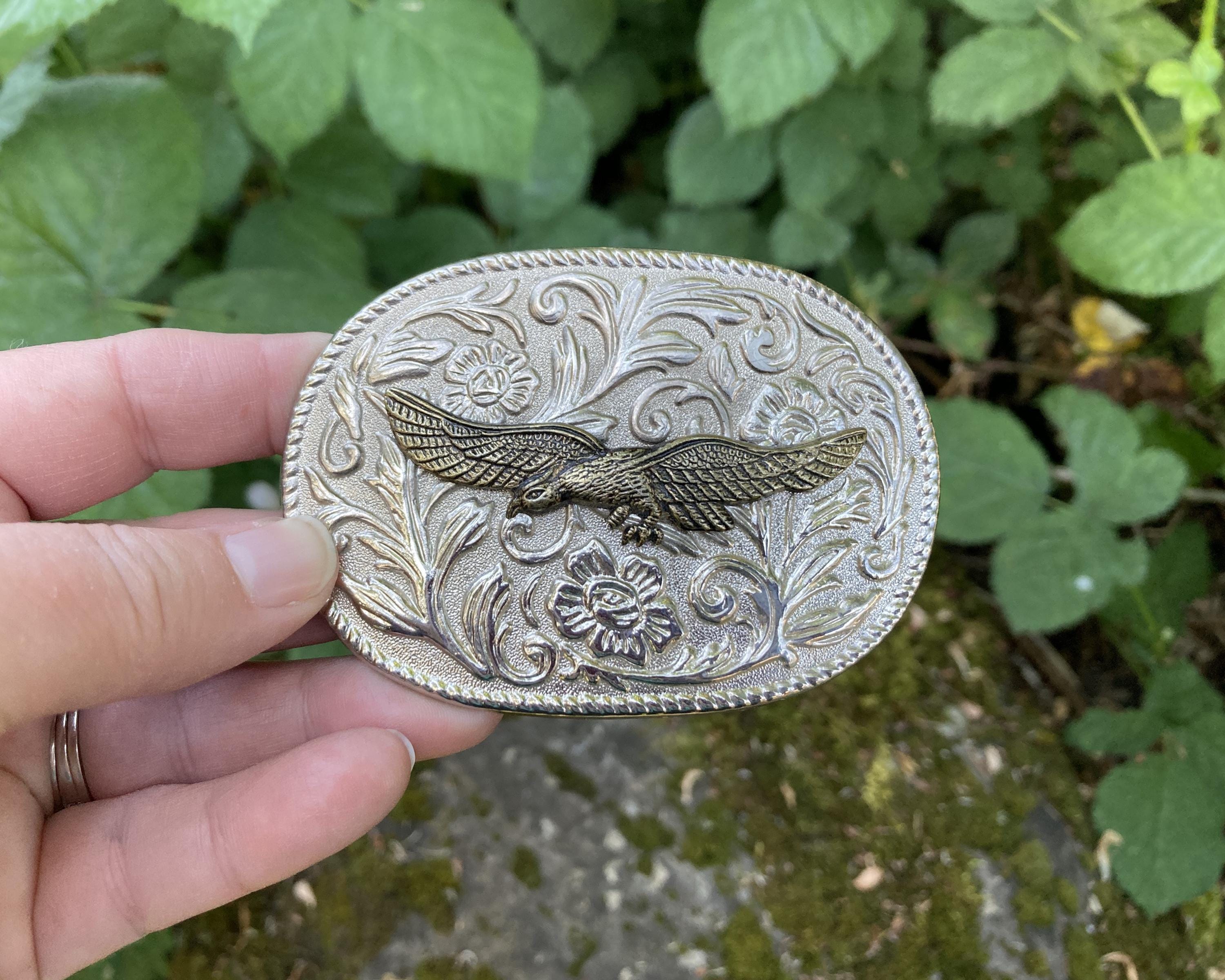 Vintage Cast Metal Silver-tone Oval Belt Buckle W/ Flying  display picture 1