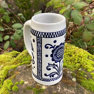 Vintage 1977 Ceramarte 1/2 LT Delft Floral Stoneware Beer Stein / Mug w/ Blue Sunflower (Made in Brazil, Anheuser Busch Budweiser, Barware)