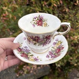 Paragon Majesty the Queen - Etsy