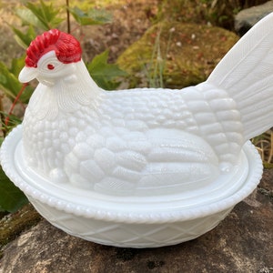 Vintage Westmoreland White Milk Glass 7.5&quot; Hen on Nest Covered Dish w/ Red Painted Comb & Wattle and Split Tail (Cracked Base)