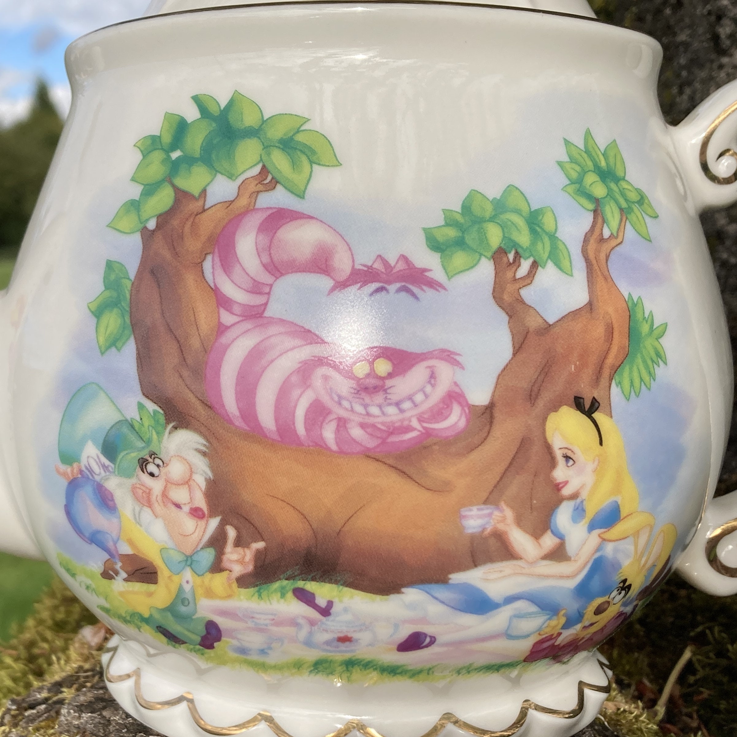 ディズニーパーク「不思議の国のアリス」ティーポット アリス、マッド