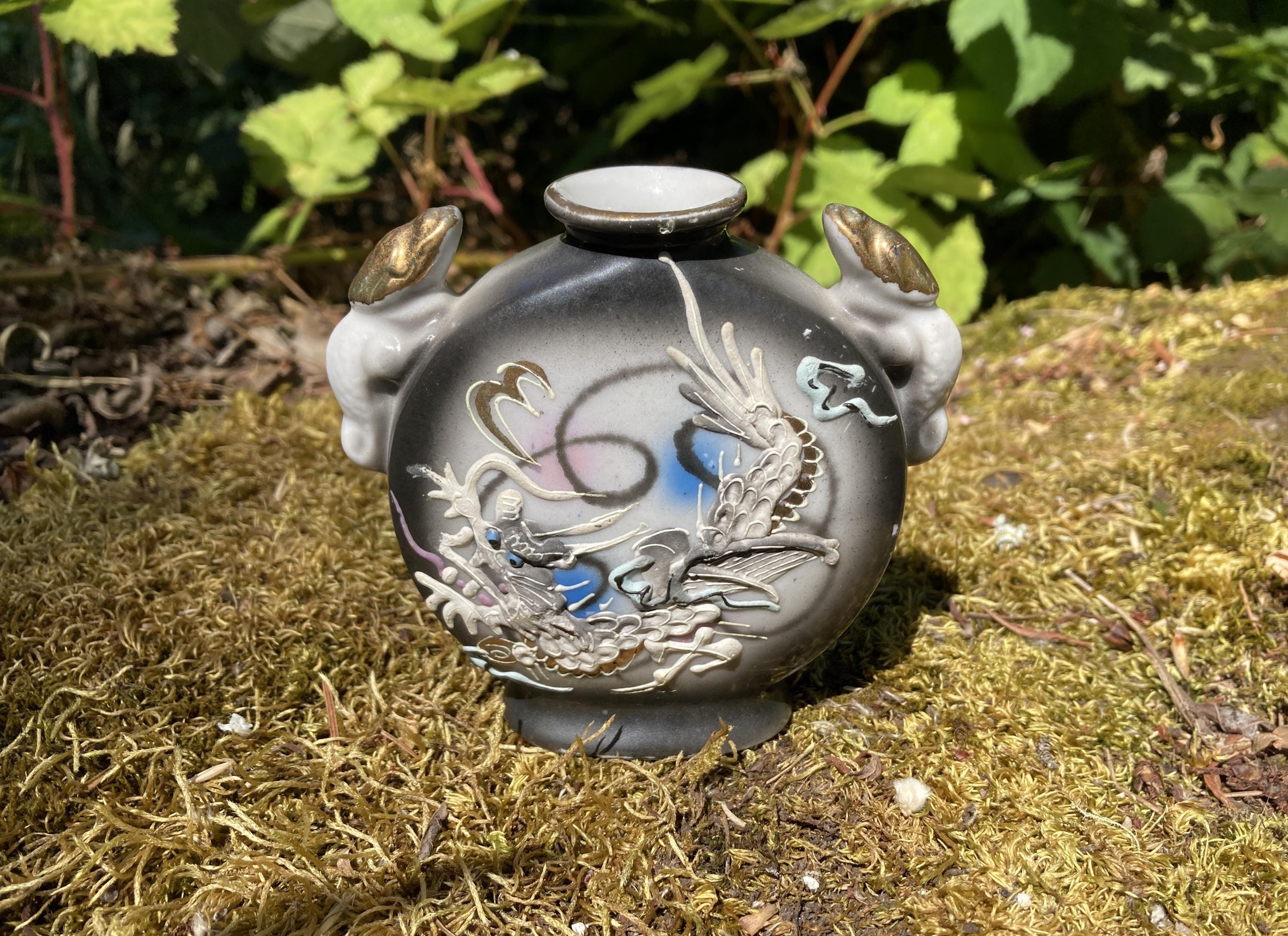 白と緑のドラゴン模様の陶器壺 il_fullxfull.7072112697_d5vv.jpg