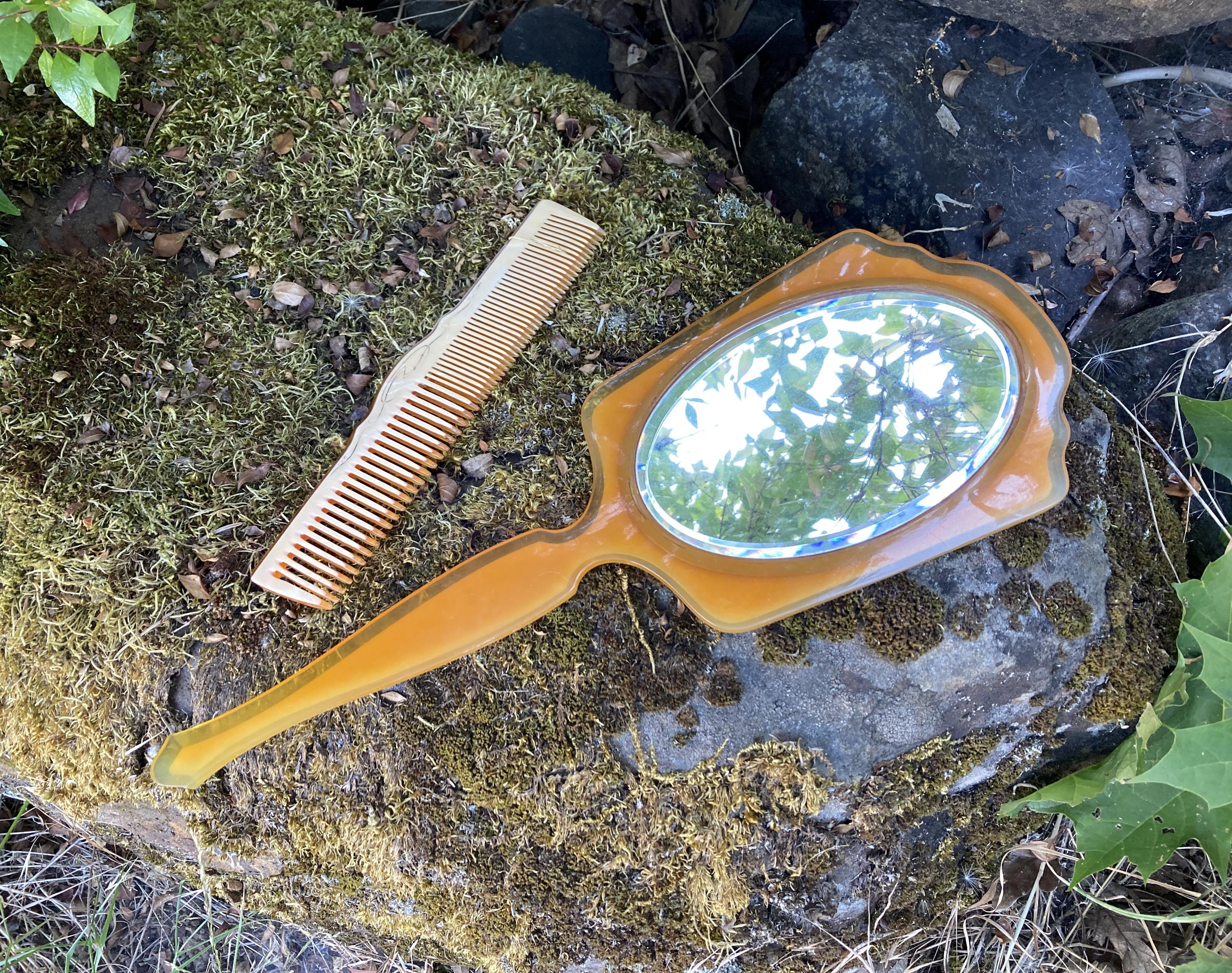 Vintage Peach Pearl Celluloid Bakelite Hand Mirror & Comb  display picture 3