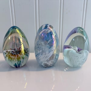 Vintage Hand-Blown Mt. St. Helens Ash Glass 2 1/2&quot; Egg Paperweights, 1980s (Three Available, Price is for One Egg)