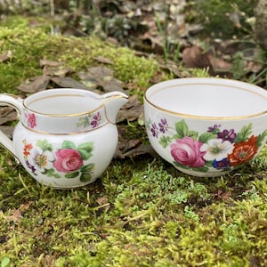 Vintage Grosvenor Jackson y Gosling Open Sugar Bowl y Creamer Set con flores coloridas y adornos dorados (hecho en Inglaterra)