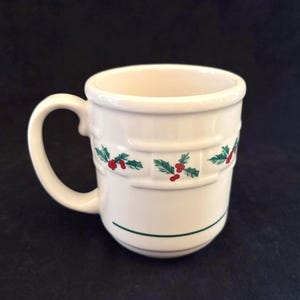 Taza navideña vintage de cerámica Longaberger “Woven Traditions Holly”