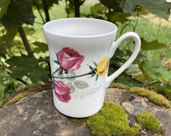 Tasse à thé/tasse à café Royal Windsor vintage en porcelaine fine avec roses roses et jaunes (fabriquées en Angleterre)