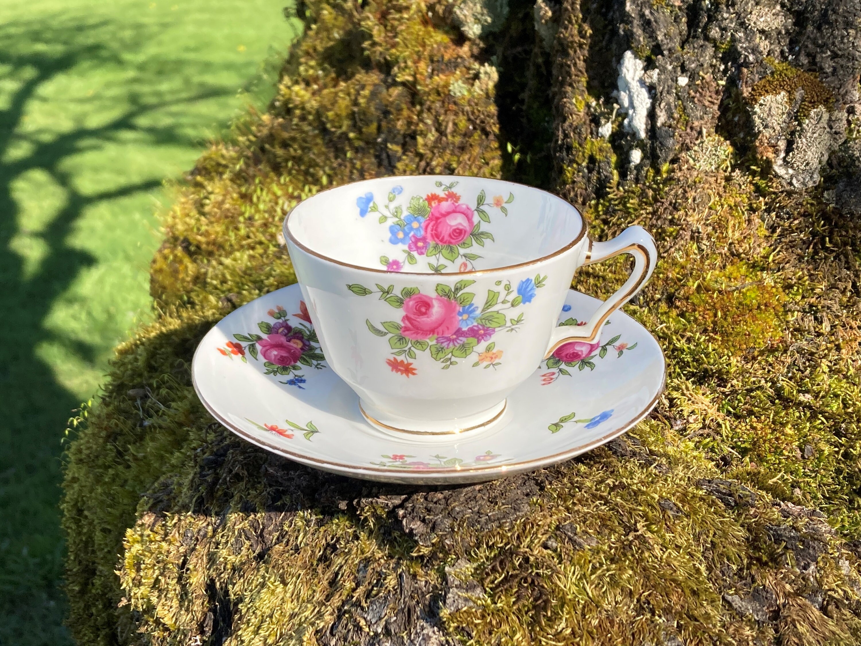 HQLAVE09943-teacup-and-saucer-