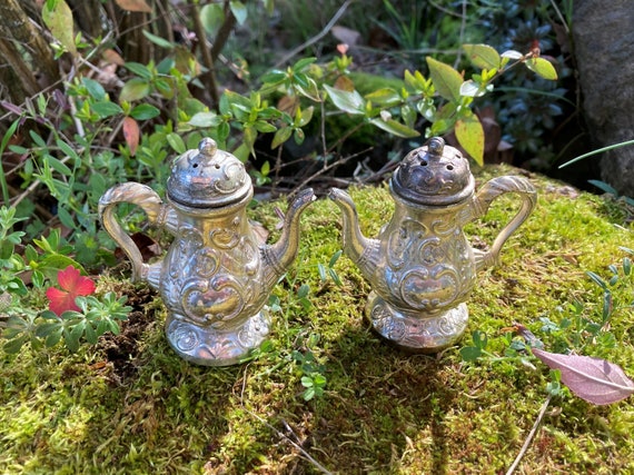 Vintage Ornate Silver Metal Teapot-shaped Salt and Pepper Shakers