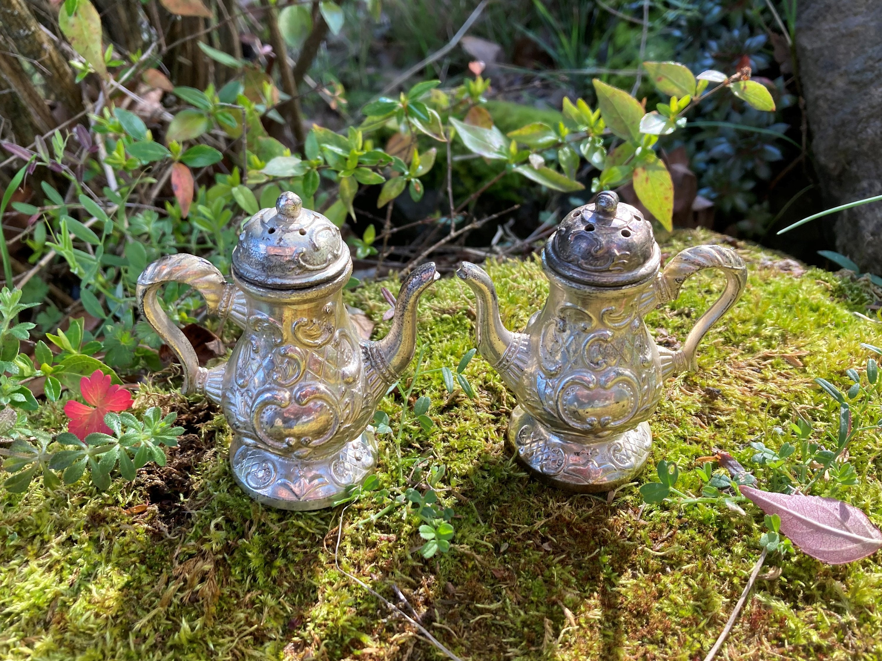 Vintage Ornate Silver Metal Teapot-shaped Salt and Pepper Shakers