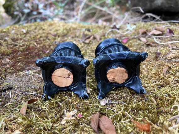 Vintage Cast Iron Pot-belly Stove Salt and Pepper Shakers W