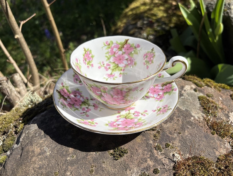 Vintage Royal Schnürsenkel Englisch Bone China "Peach Blossom" Teetasse & Untertasse mit rosa Blumen (Made in England) Bild 1