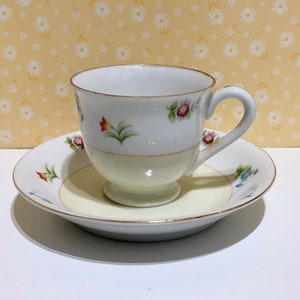 Vintage Mokkatasse mit Untertasse und Untertasse, &quot;&quot;Gold China&quot;&quot; handbemalt Made in besetztem Japan mit mehrfarbigen Blumen und Goldrand.&quot;