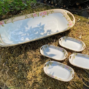 Nippon Morimura handgeschilderde selderijbak & 4 open zoutkelders met roze bloemen en gouden rand (dips, boterpasteitjes, sushigerecht, theezakjesrust)
