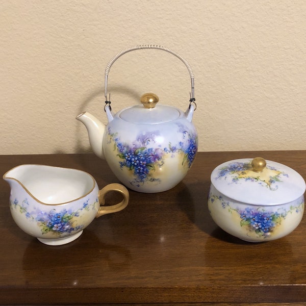 vintage Petit service à thé en porcelaine avec théière, couvercle, sucrier, couvercle, crémier, myosotis peints à la main, poignée en métal avec couvercle tissé