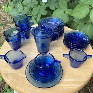 Vintage 21-Piece Akro Agate Cobalt Blue Glass Child&#39;s Miniature Tea Set (Pitcher & Lid, Sugar, Creamer, 6 Cups, 5 Saucers, 6 Plates) READ