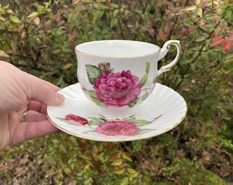 ヴィンテージ エリザベス朝 ファイン ボーン チャイナ 台座付き ティー