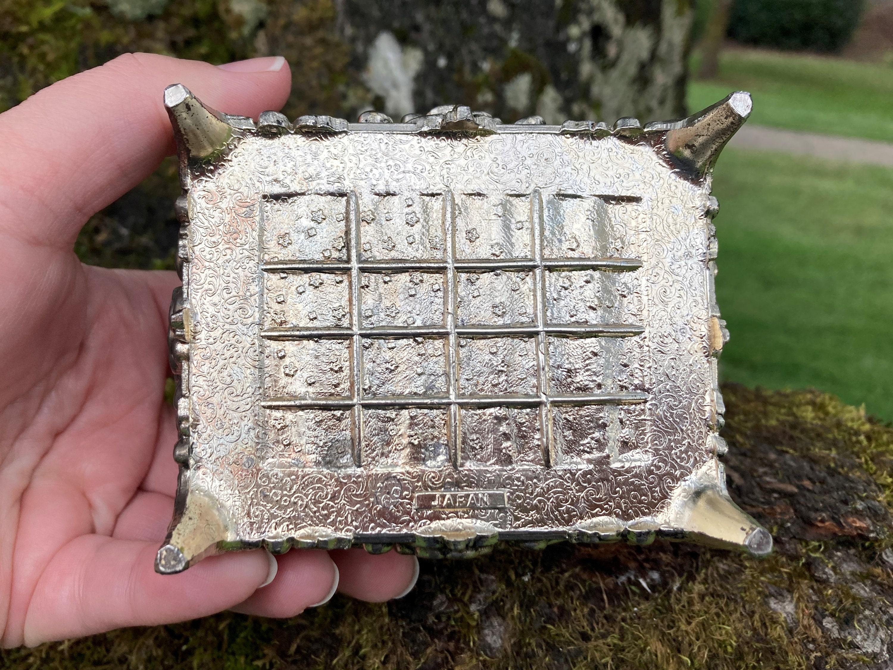 Vintage Small Pot Metal 4-footed Jewelry / Trinket Box W Vintage Small Pot Metal 4-footed Jewelry / Trinket Box W