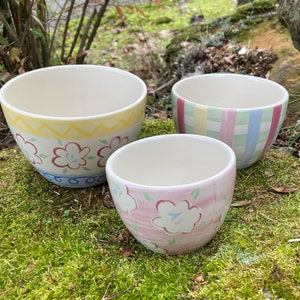Set of 3 Vintage Longaberger Pottery Easter Nested Mixing Bowls / Candy Dishes / Planters w/ Pastel Floral Pattern