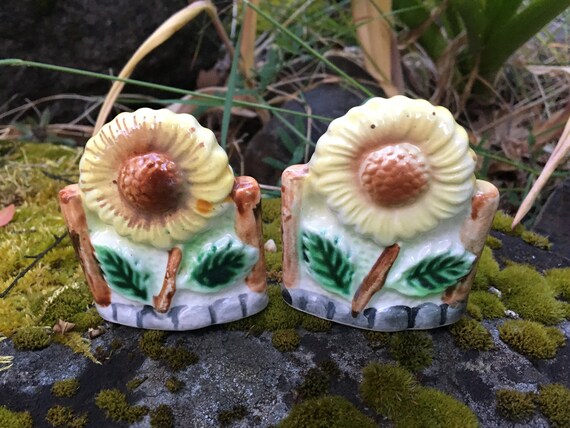 Vintage Japan Sunflower Salt & Pepper Shakers (daisy, Flower