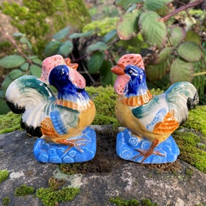 Vintage &quot;MK&quot; Hand-Painted Ceramic 3.5&quot; Colorful Chicken Salt & Pepper Shakers (Rooster and Hen)