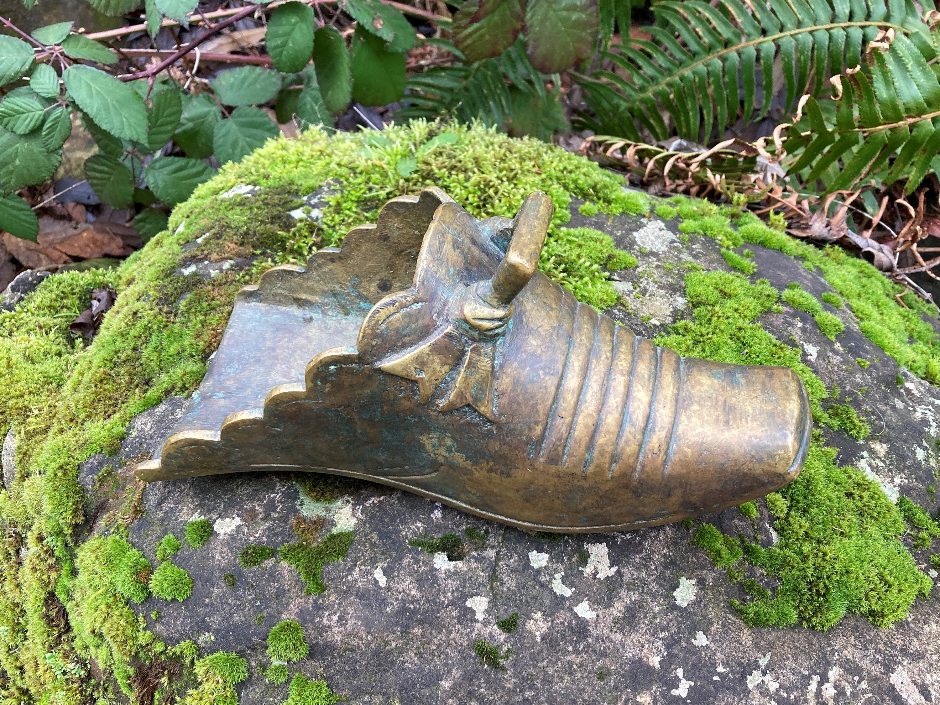 Ancienne chaussure à étrier en laiton de style conquistador