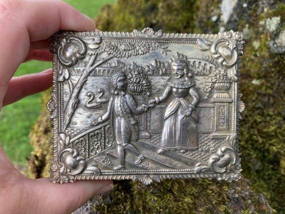 Vintage Small Pot Metal 4-footed Jewelry / Trinket Box W/ Embossed Courting Couple Scrollwork W/ Red Velvety Lining & Hinged Lid japan - Etsy Vintage Small Pot Metal 4-footed Jewelry / Trinket Box W/ Embossed Courting Couple Scrollwork W/ Red Velvety Lining & Hinged Lid japan - Etsy