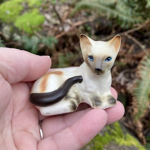 Adorable Vintage Lefton Small 2.25&quot; Siamese Cat / Kitten Figurine 2441