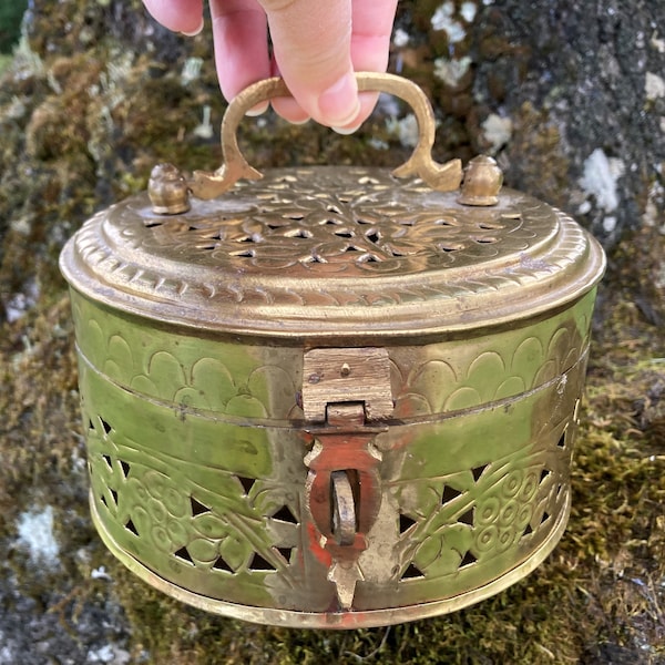 Vintage 6" Round Pierced Brass 4-Footed Cricket Box w/ Handle & Embossed Ornate Floral Design (Reticulated, Jewelry Box, Potpourri, Décor)