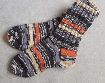 selbstgestrickte Design Socken im Farbverlauf Größe 38/39, Idee zum Verschenken, Stricksachen für Sie & Ihn, Geschenketipp für Weihnachten