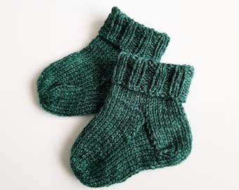 Babysocken dunkelgrün Größe 15/16, Stricksocken Baby, Wollsocken Neugeborene, Geschenk zur Geburt, gestrickte Babysachen