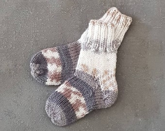 selbstgestrickte Babysocken nordischer Stil 16/17 und 18/19