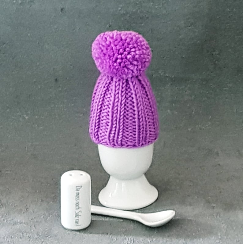 gestrickte Eierwärmer Farbe orchidee Größen S und M, handmade Küchendeko, Alltagshelfer Eier warmhalten, Geschenke Idee neue Küche image 1