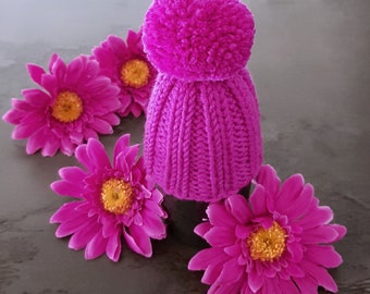 gestrickte Eierwärmer in fuchsia 9 cm hoch als Tischschmuck für drinnen und draußen, kleines Dankeschön oder Geschenk für nette Menschen