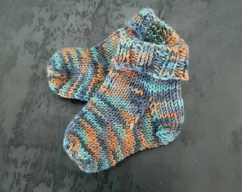 Merino Babysocken mehrfarbig Größe 15, Neugeborenensocken neutrale Farben, Geschenk zur Geburt, Schwangerschaft ankündigen