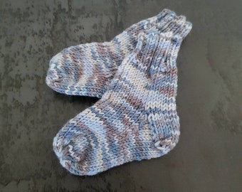 Socken für Neugeborene aus Merino Größe 15, Erstlingssocken für Jungs, Geschenk zur Geburt, Baby Basic gestrickt