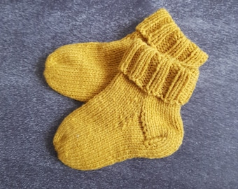 einfarbige Socken für Babys Größe 18/19, dicke gestrickte Babysocken, honiggelbe Babymode aus Wolle, Babysachen 6 bis 9 Monate