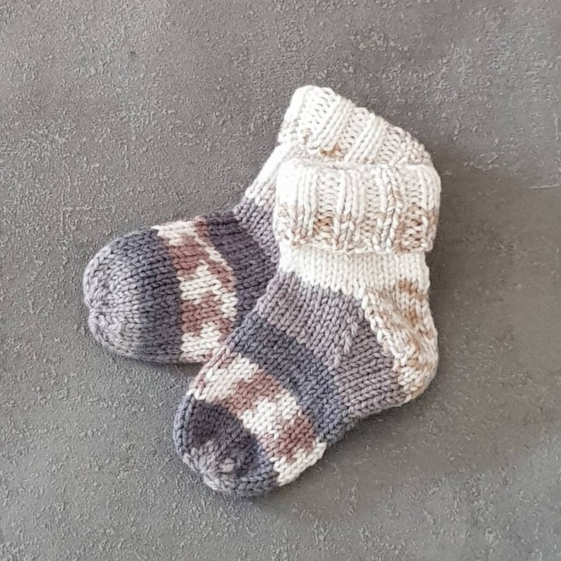 selbstgestrickte Babysocken nordischer Stil 16/17 und 18/19 Bild 2