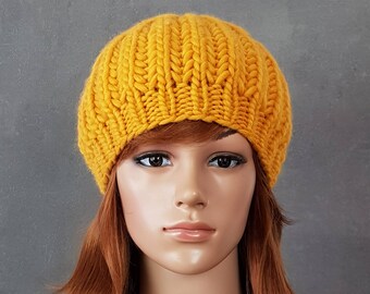 dicke gestrickte Wintermütze safrangelb Größe 53-55 cm, klassische Strickbeanie Gewürzfarbe, Geschenke Idee Handarbeit Damen