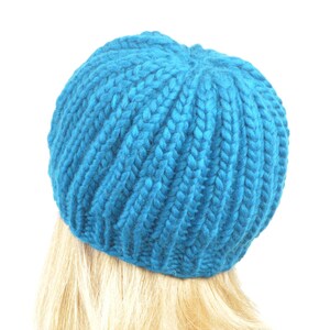 sehr dicke Strickbeanie 54-56 cm in petrol für jedes Alter schlichte Musterung mit kurzem Rand am Kopf nah anliegend für Frauen image 4