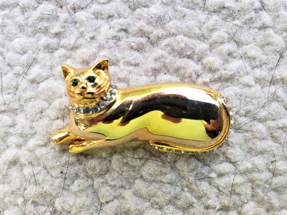 VINTAGE SKU 4-A5-00029799 Large Gold Tone Metal Cat Brooch Black Eye Cat Brooch