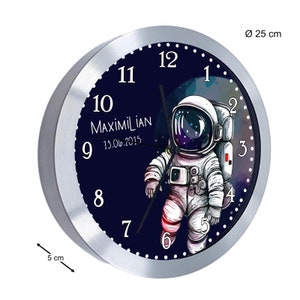 Kinderwanduhr Wanduhr Kinderzimmer Kinder Weltall Astronaut personalisiert Bild 3