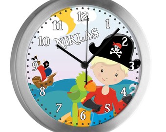 Kinderzimmer Funkuhr Pirat nah